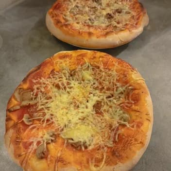 Recette de Pizza Maison (4 pizzas) : Champignons, Chorizo & Fromage
