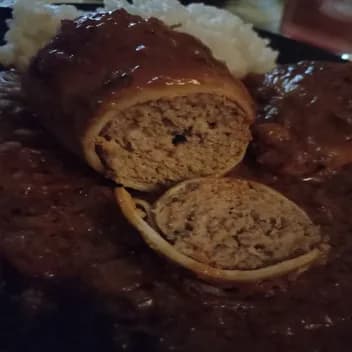 Encornet farcie au bœuf, sauce madère accompagné d’un riz basmati
