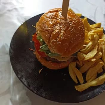 Burger de bœuf et frites belge